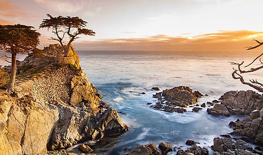 McWay Falls at Julia Pfeiffer Burns State Park, California.